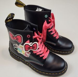 Dr. Martens HELLO KITTY & FRIENDS 1460 SMOOTH LEATHER LACE UP BOOTS Size…